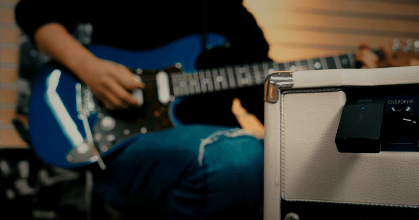 The WS1 is one of the most compact digital wireless systems currently available for electric guitar and bass.
